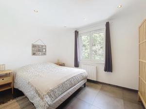 Maisons de vacances Location Villa Haut de Gamme a Fayence : Piscine, Lac, Golf, Foret, Vignobles, 5 Chambres - FR-1-779-8 : photos des chambres