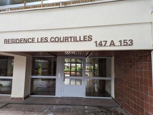 Charming Studio with Eiffel View