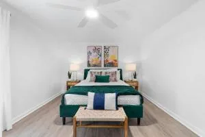 Coco's Cottage-Dog Friendly Mins to Town Chic - College Park