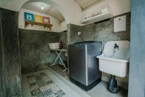 East room at Semadi Living