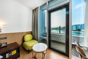 H Avenue Gwanganri Beach