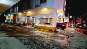 Royal Land Mae Klong Hotel