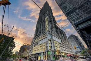 Elegant Condo Near Eaton Centre Mall