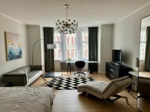 Beautiful, spacious, central 4BR