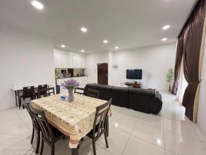 Jk CozyHome 02 8Pax 100Mbps 2Carparks