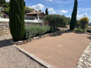 Maisons de vacances Villa La Genestiere - Familienoase und Golfertraum mit Infinity-Pool und 180-Grad-Panoramablick bis zum Meer : photos des chambres