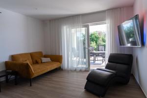 Villa Kortus - private pool&700mbeach