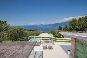 Villa Roby-Loft a Torri del Benaco - 阿尔比萨诺