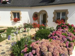 Appartement une chambre plus une chambre bébé ou enfant trois ans à la campagne au calme