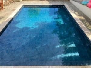 Appartements Appartement avec grand balcon, piscine et parking : photos des chambres