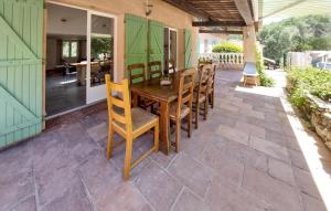 Maisons de vacances Lovely Home In Lorgues With Wifi : photos des chambres