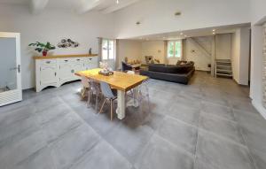 Maisons de vacances Lovely Home In Lorgues With Wifi : photos des chambres