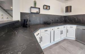 Maisons de vacances Lovely Home In Lorgues With Wifi : photos des chambres