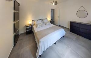 Maisons de vacances Lovely Home In Lorgues With Wifi : photos des chambres