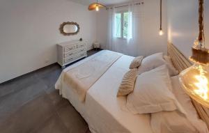 Maisons de vacances Lovely Home In Lorgues With Wifi : photos des chambres