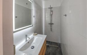 Maisons de vacances Lovely Home In Lorgues With Wifi : Maison de Vacances 4 Chambres