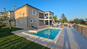 Villa Kortus - private pool&700mbeach