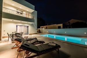 Villa Katmari with private heated pool