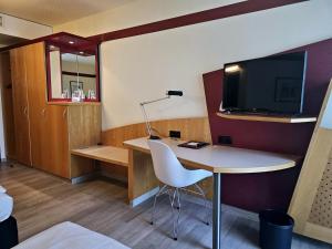 Basic Triple Room room in Arvena Park Hotel