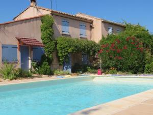 Maisons de vacances Villa au calme avec piscine : photos des chambres