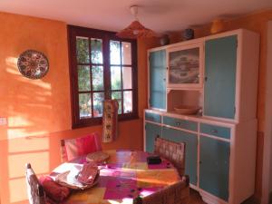 Maisons de vacances Villa au calme avec piscine : photos des chambres