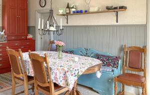 2 Bedroom Stunning Home In Nås