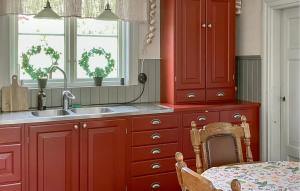 2 Bedroom Stunning Home In Nås