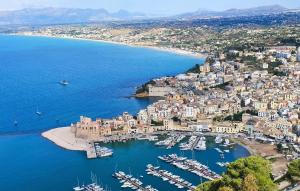 Amazing Home In Castellammare Del Golf