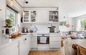 2 Bedroom Stunning Home In Væggerløse