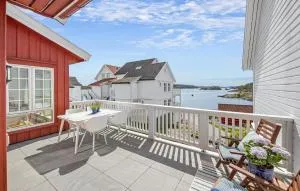 Gorgeous Home In Gjeving With Wifi - Gjeving