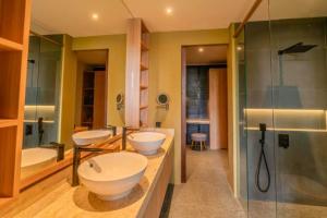 Kairav 1 BR suite Twin River View ZN162