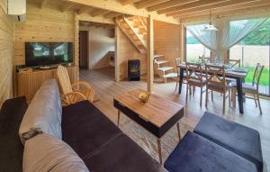 Gorgeous Home In Nowe Warpno With Sauna