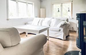 2 Bedroom Gorgeous Home In Hallaryd