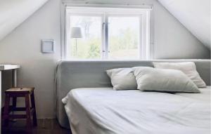 2 Bedroom Gorgeous Home In Hallaryd