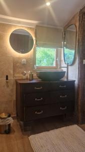 KÄBANE 81, Lodge avec spa au bord de leau