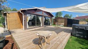 KÄBANE 81, Lodge avec spa au bord de leau