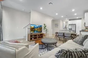 NEW Modern Home 3BR 3BA - بالدوين بارك