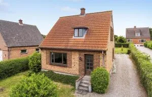 2 Bedroom Awesome Home In Humble - Hennetved