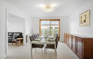 2 Bedroom Awesome Home In Humble