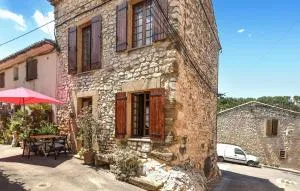 2 Bedroom Stunning Home In Vedène - 索尔古河畔的恩特莱奎斯