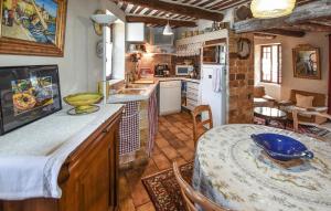Maisons de vacances 2 Bedroom Stunning Home In Vedene : photos des chambres