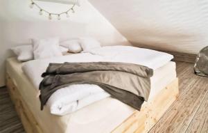 Amazing Apartment In Pisz With Wifi