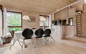 3 Bedroom Beautiful Home In Løgstør