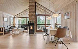 3 Bedroom Beautiful Home In Løgstør