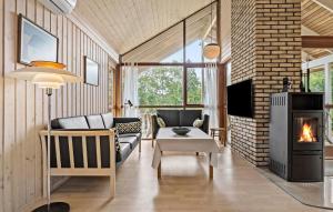 3 Bedroom Beautiful Home In Løgstør