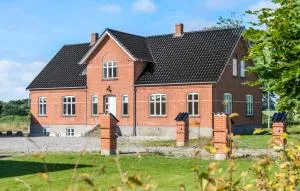 5 Bedroom Nice Home In Nyborg - Flødstrup