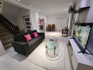Jk Home Borneo 96 18Pax 6BedR 6BathR 3Carparks