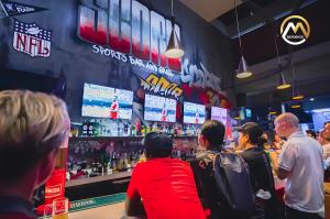 Hotel Serviced Apartments Top One Infinity Pool with View of 360 Degree