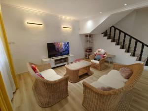 Jk Home Borneo 97 18Pax 6BedR 5BathR