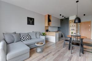 Obrońców Wybrzeża by Downtown Apartments